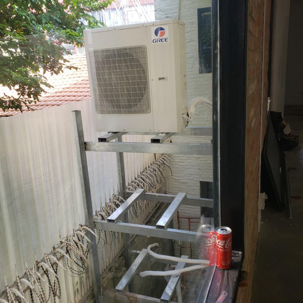 Lắp đặt hệ thống máy lạnh âm trần Gree 5HP cho quán cafe quận 3